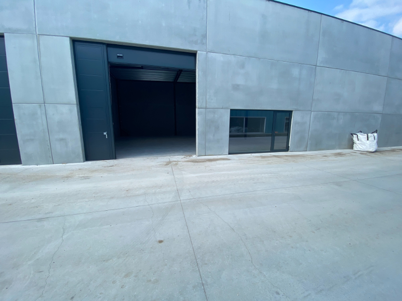 Newly built warehouse space for rent at prime location in Ghent
