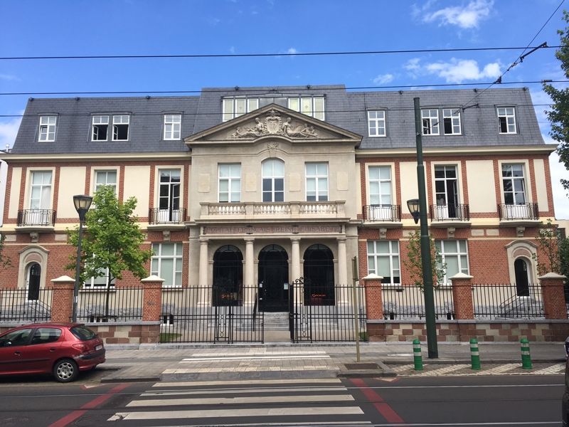 Beautiful architectural protected office building for sale in Berchem-Sainte-Agathe