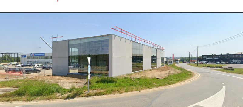 Entrepôt/showroom neuf et lumineux de +/-500 m² avec  bureaux +/- 226 m²  situé à Naninne