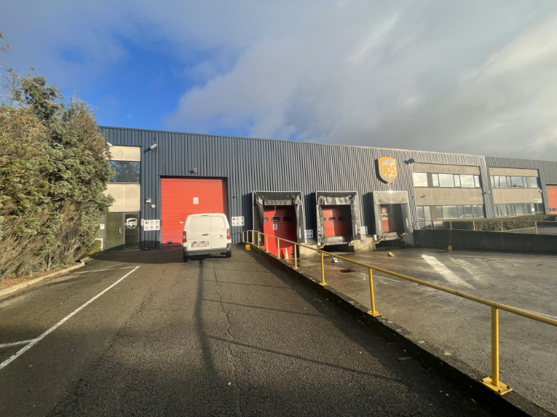 Warehouse with offices for rent in Diegem!