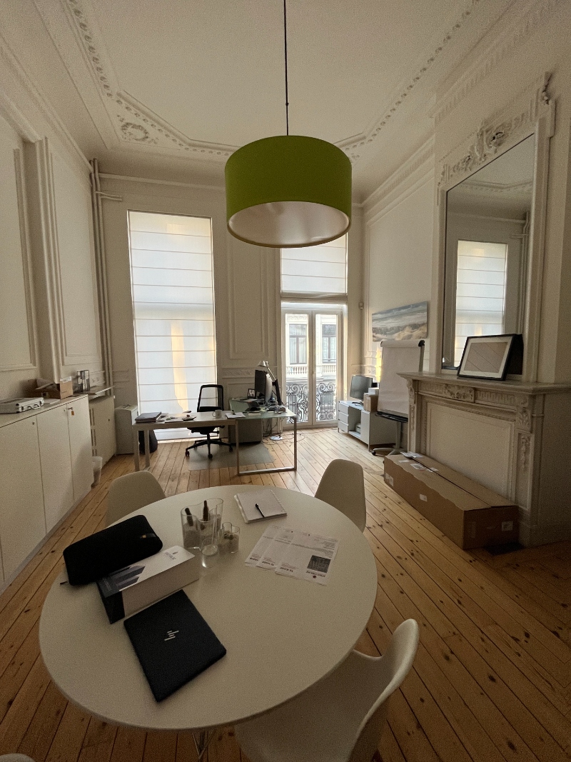 Beautiful office mansion for rent between Congress and Botanique.