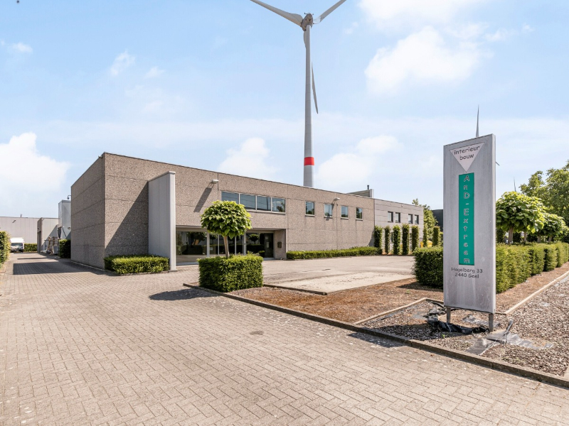 Recent commercial property with office and showroom in Geel-Olen