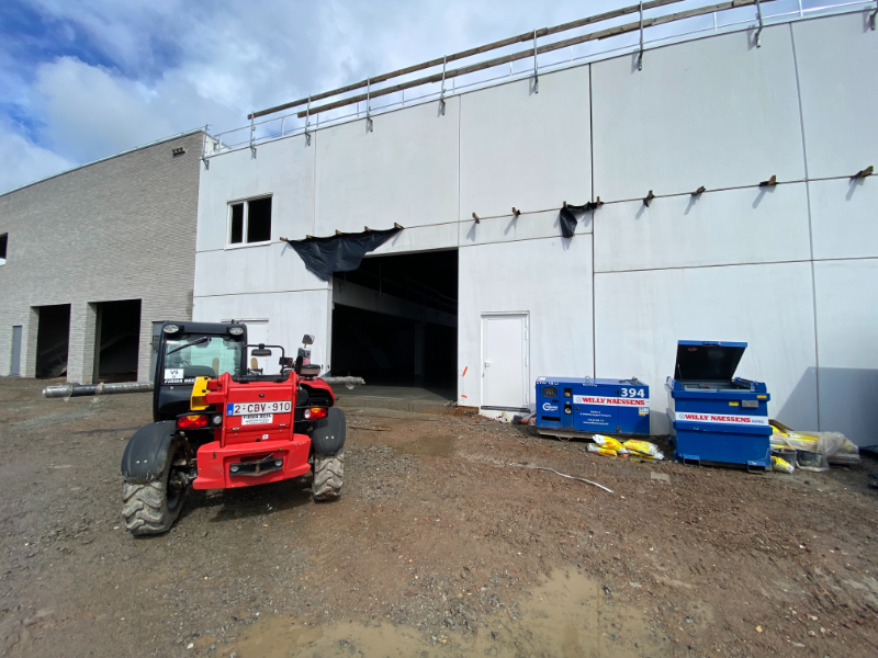 Newly-built warehouse for rent in the immediate vicinity of the E40