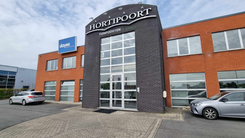 Kantoren/showroom met magazijn te huur op toplocatie!